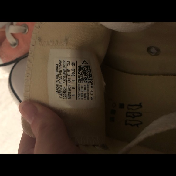 Seasonal Pink Converse all stars - Picture 7 of 7